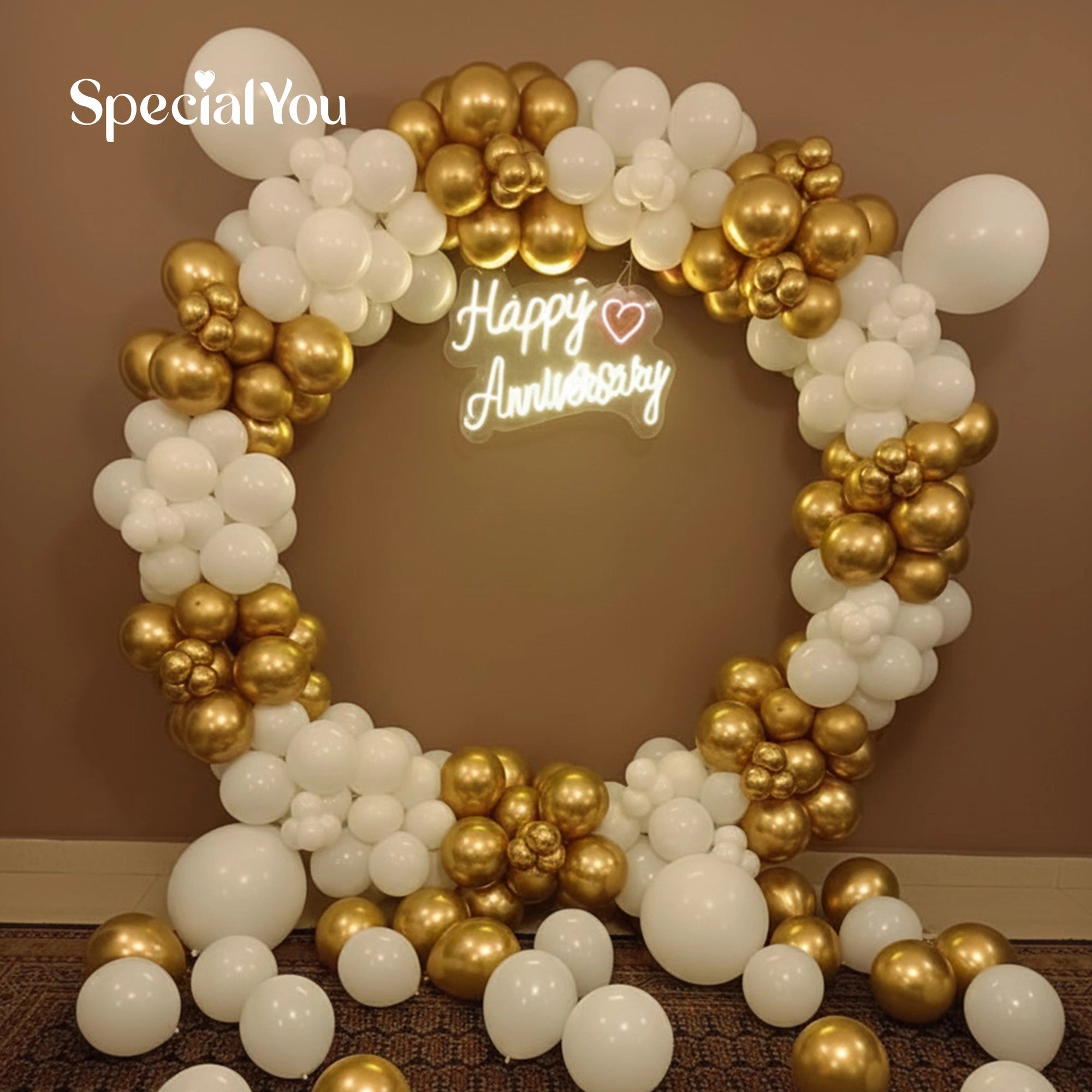Gold & White Happy Anniversary Balloon Ring Decor
