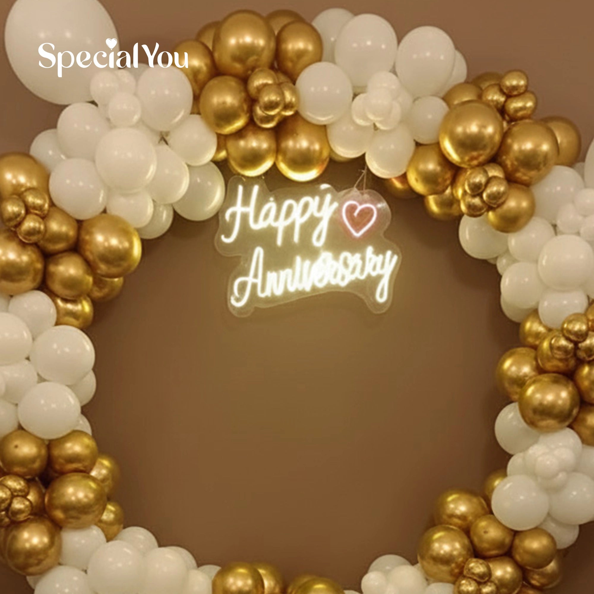 Gold & White Happy Anniversary Balloon Ring Decor