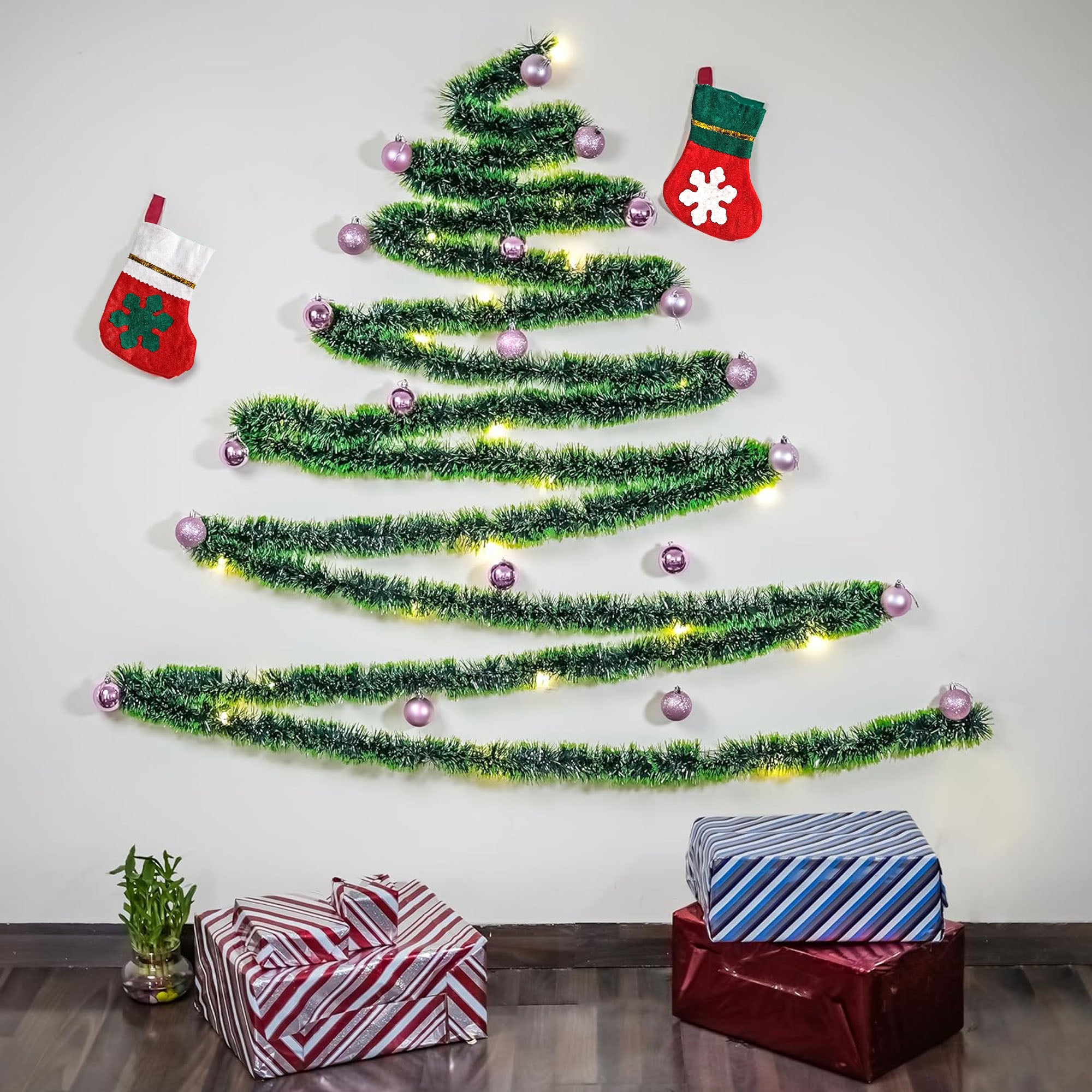 Design a green tinsel Christmas tree to Adorn your wall