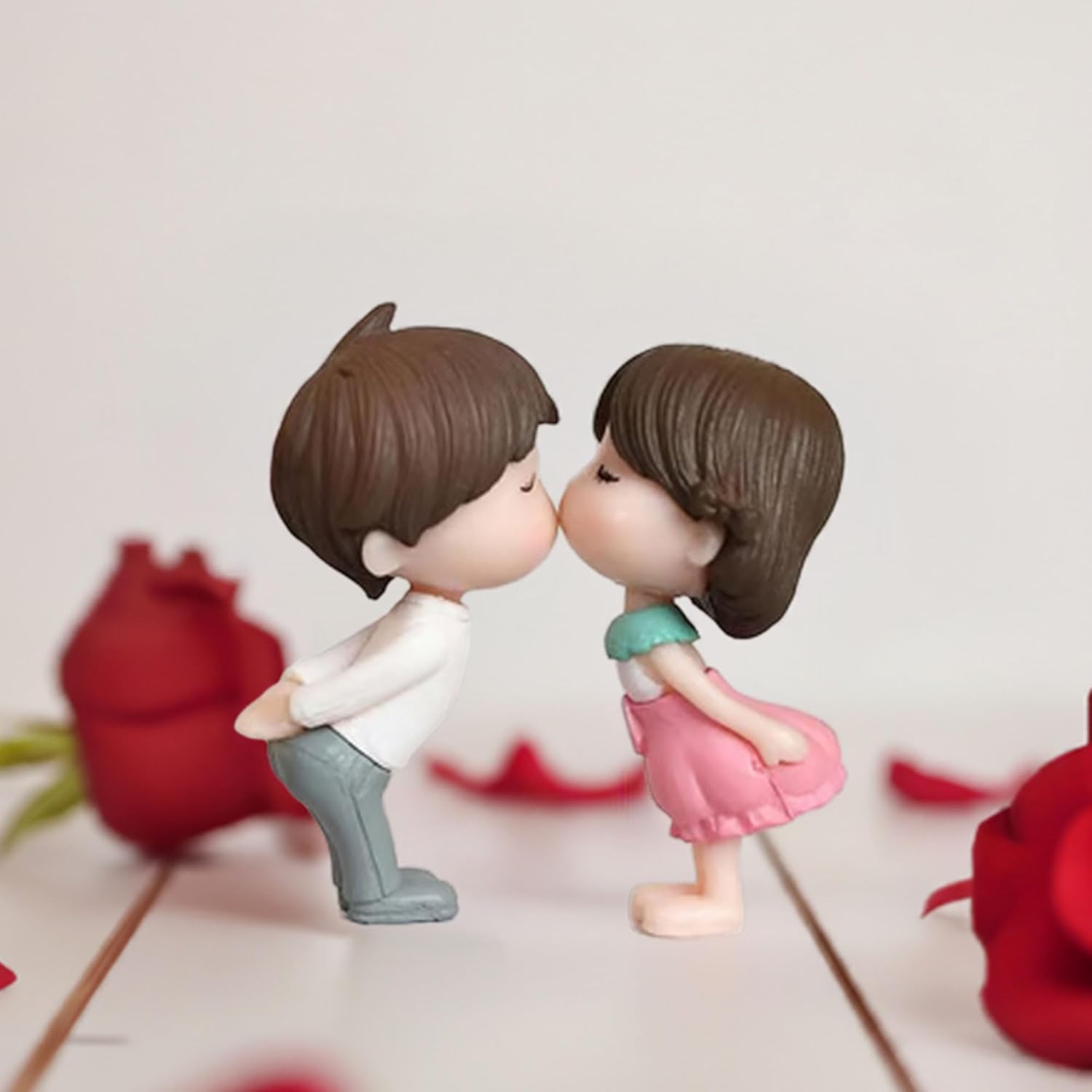 Kissing Miniature  for Show Pieces