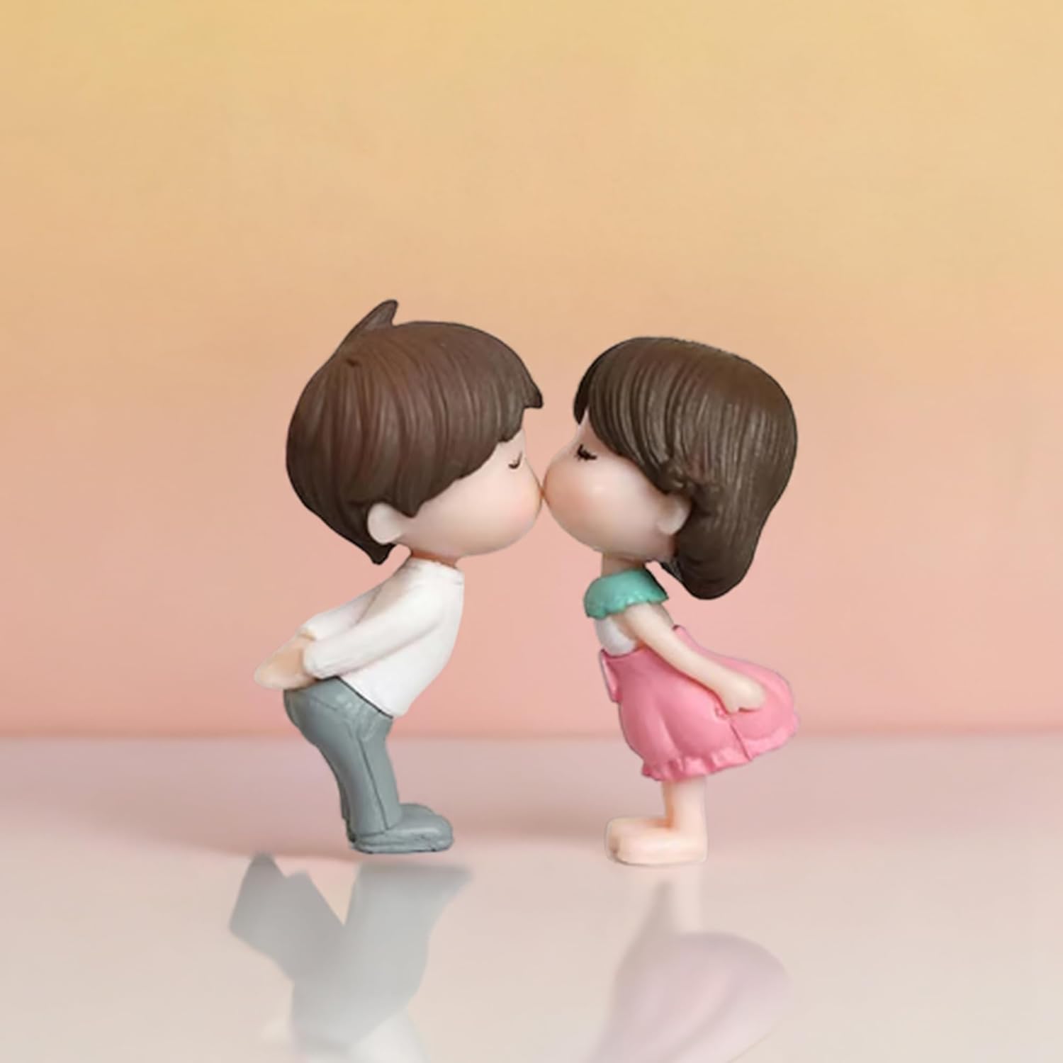 Kissing Miniature  for Show Pieces